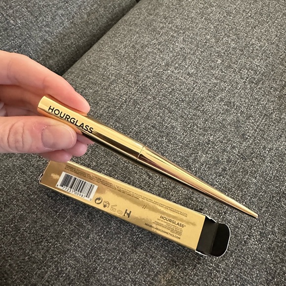 Hourglass ultra slim lipstick - Picture 4 of 5